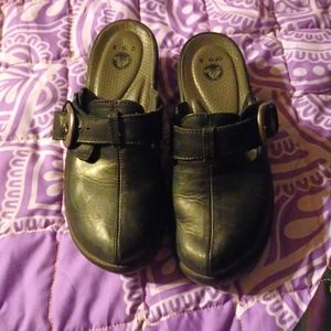 Crocs leather black clog 8 wide